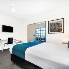 Business 13 image COMFORT INN & SUITES MANHATTAN Hotel in Adelaide SA